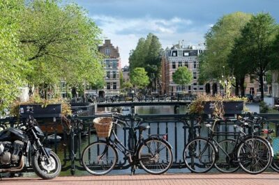 Bruges Tour from Amsterdam - Free Time in Bruges: Shopping, Beer, and Chocolate