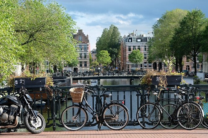 Bruges Tour from Amsterdam - Free Time in Bruges: Shopping, Beer, and Chocolate