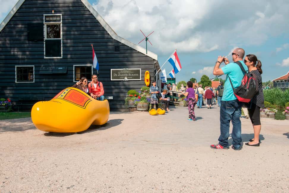 Brussels: Holland Keukenhof & Kinderdijk Guided Day Tour - The flower-fields ride and the weather factor