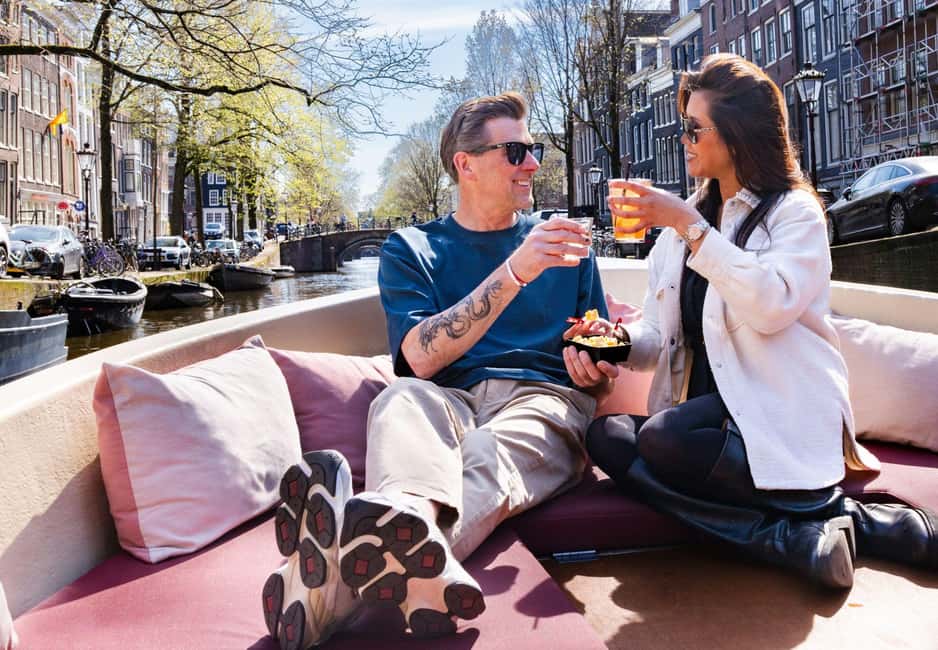 CHEESE AND DRINKS TOUR: A TASTE OF AMSTERDAM ON THE CANALS - Meeting at Oudezijds Voorburgwal and Stepping On Without Stress