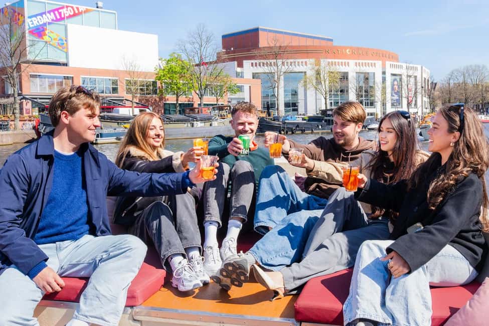 CHEESE AND DRINKS TOUR: A TASTE OF AMSTERDAM ON THE CANALS - Food and Drinks: How the Cheese Platter Fits the Cruise