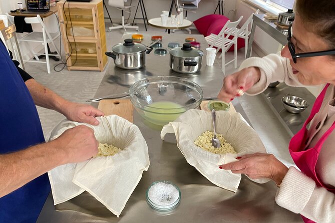 Cheese making workshop next to De Hallen, heart of Amsterdam - Cheese making next to De Hallen: why the setting matters