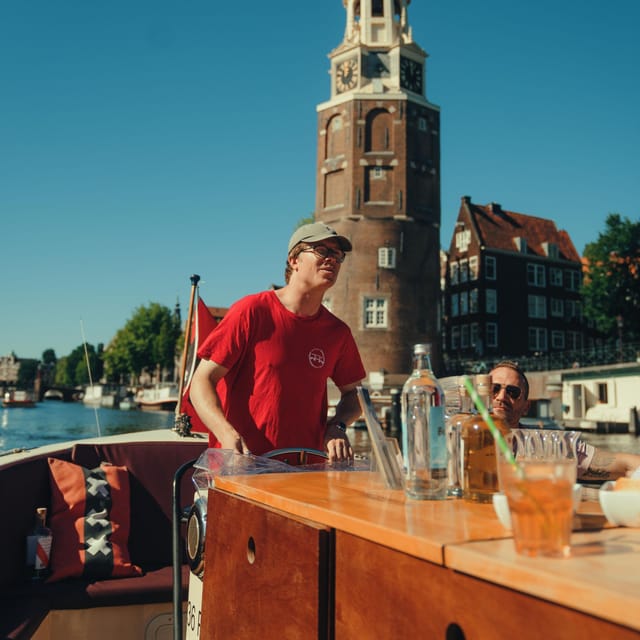 COZY AND FUN CANAL TOUR: A UNIQUE JOURNEY THROUGH AMSTERDAM - Burgwallen Oude Zijde: canal walls, bridges, and that old-city tightness