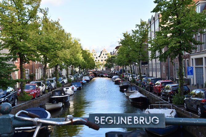 Cultural and Historical Audio guided walking tour Tour of Haarlem - Hofje van Oorschot: seeing a courtyard life you can’t enter