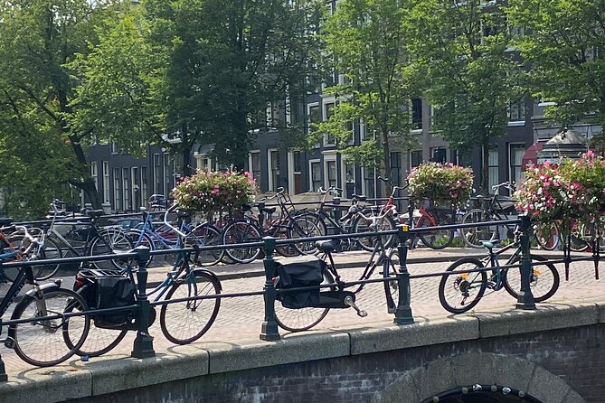 CULTURE with bite, culinary city tour - The Jordaan canal-life walk and Appeltaart with Slagroom
