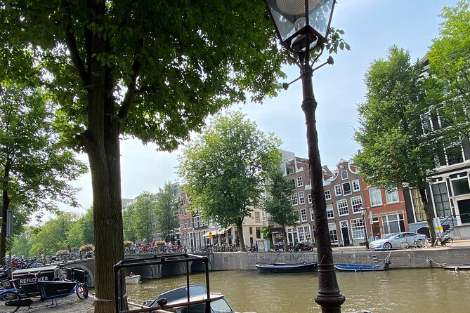CULTURE with bite, culinary city tour - Nieuwe Kerk and the National Monument: quick cultural checkpoints