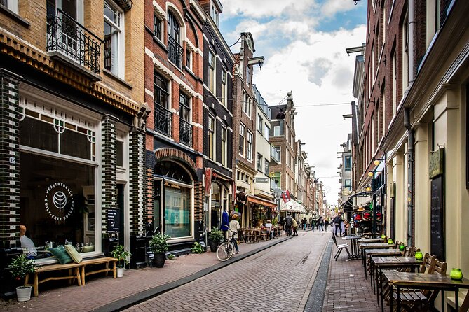 Cursed Houses of Jordaan: Self-Guided Mystery Walk in Amsterdam - How the Cursed Houses walk works with the Questo app