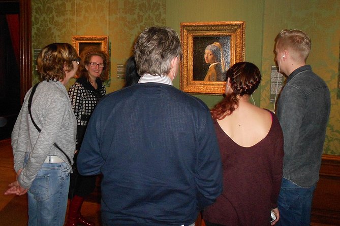Customized Day Tour in the Netherlands with Art Historian - The 1922 private canal cruise option: Amsterdam at walking pace