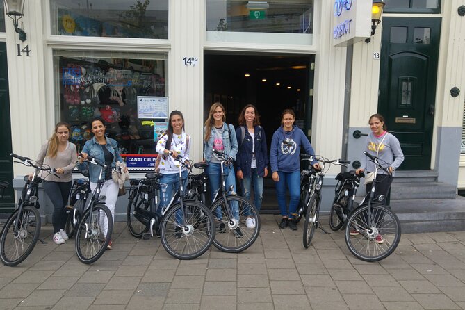 Daily group bike tour in Spanish. - Museum Square and the Van Gogh and Rijksmuseum area: the best photo spot without museum fatigue