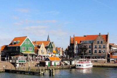 Day Trip from Amsterdam to Zaanse Schans Windmills and Volendam - Zaanse Schans: active windmills and Dutch crafts you can see working