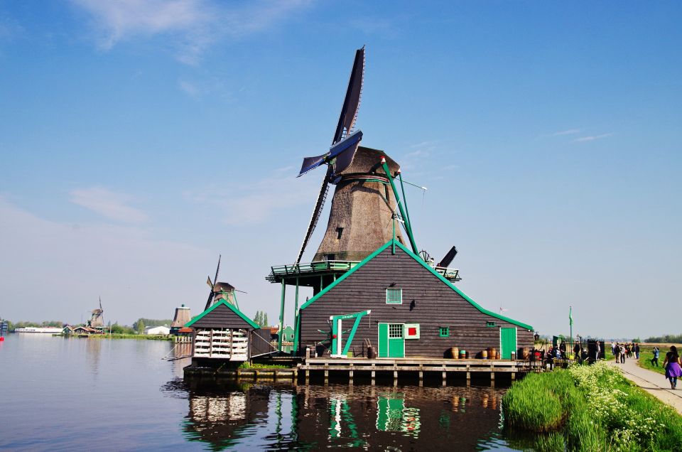 Day Trip to Zaanse Schans, Volendam and Marken - The core start: Zaanse Schans windmills and the inside look