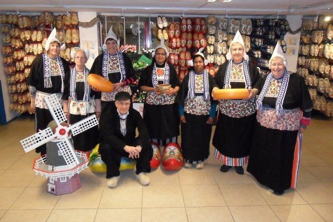 Dutch Experience in Volendam with Traditional Outfits - Who should book Simonehoeve and who might skip it