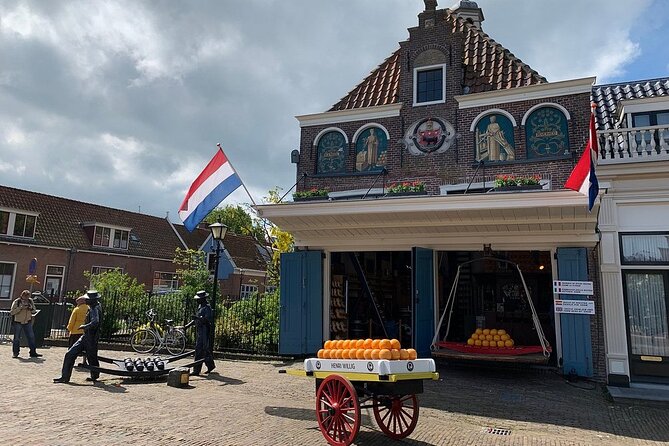 E-Bike PRIVATE tour Countryside of Amsterdam Volendam Marken - Farms at Katwoude: A Short Window for Rural Life