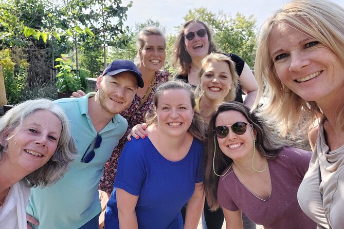 e-Scavenger hunt Volendam: Explore the city at your own pace - Value Check: Does $37.33 Per Group Make Sense?