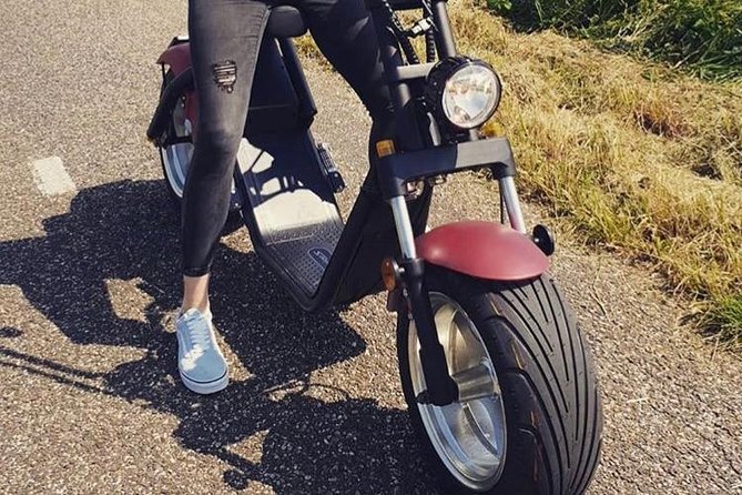 E-scooter rental Volendam - Countryside of Amsterdam - E-chopper Comfort, Wind Reality, and the Driving Licence Rule