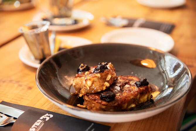 Eating Amsterdam: Albert Cuyp Market & The Pijp Food Tour - Simon Meijssen Bakery: The Saucijzenbroodje Moment