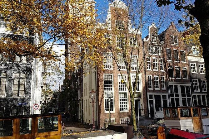 Elisabeth's Tailor made tours and services in Amsterdam and the Netherlands. - Former Town Hall of Nieuwer-Amstel: antiques, markets, and design shopping lanes