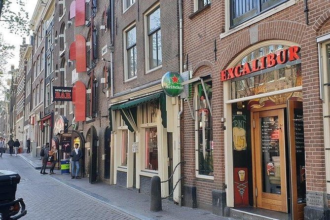 Exclusive small-group Amsterdam Red Light District tour - Pub The Ape (Int Aepjen): 1540 and why the building still matters