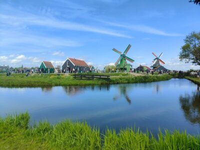 Excursion from Amsterdam to the windmills of Zaanse Schans - Getting started: Amsterdam Centraal meeting point made simple