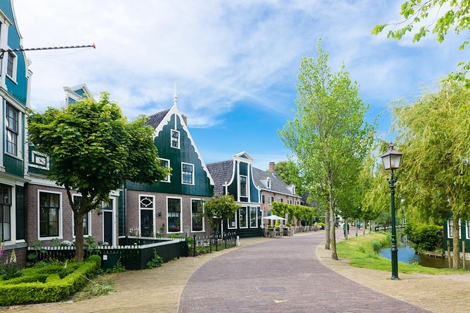 Excursion to the mills of Zaanse Schans - Who should book this tour, and who might skip it