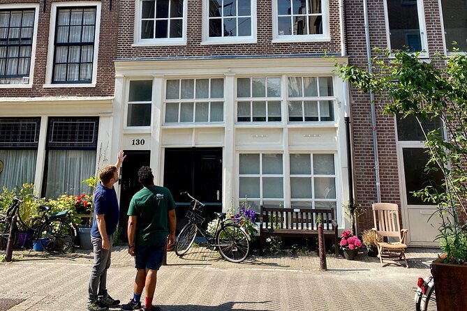 Explore hidden streets with friends - Price and value: is $52.81 worth a morning or afternoon?