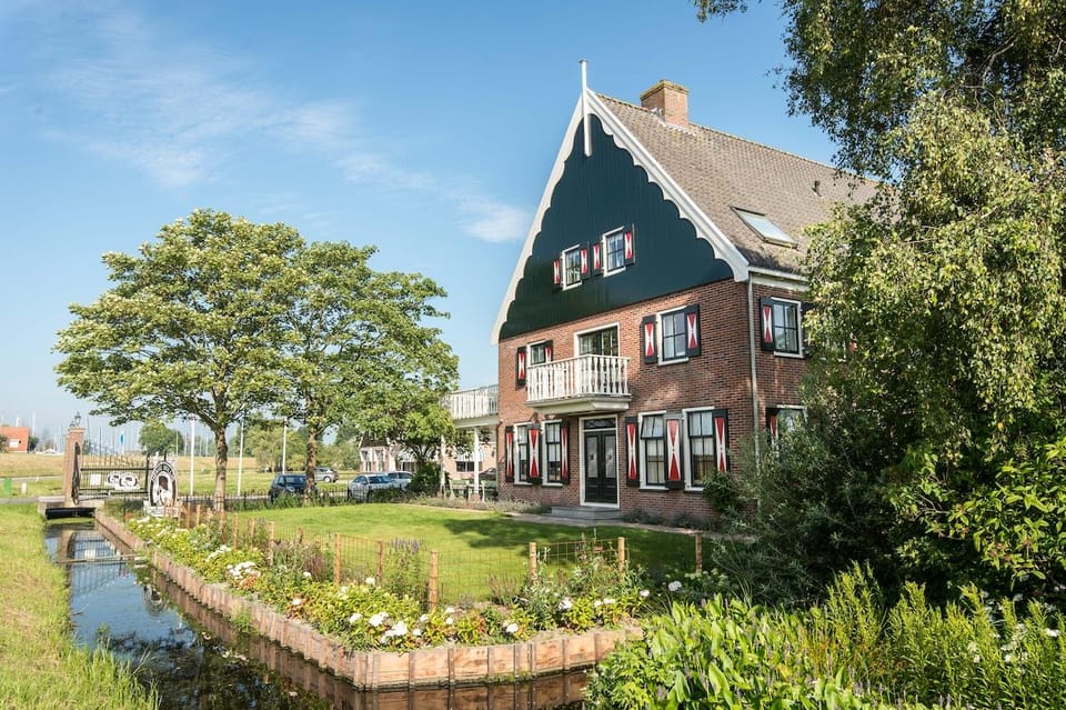 From Amsterdam; Alkmaar Cheese market & Zaanse Schans - Group Size and the Role of the Guide