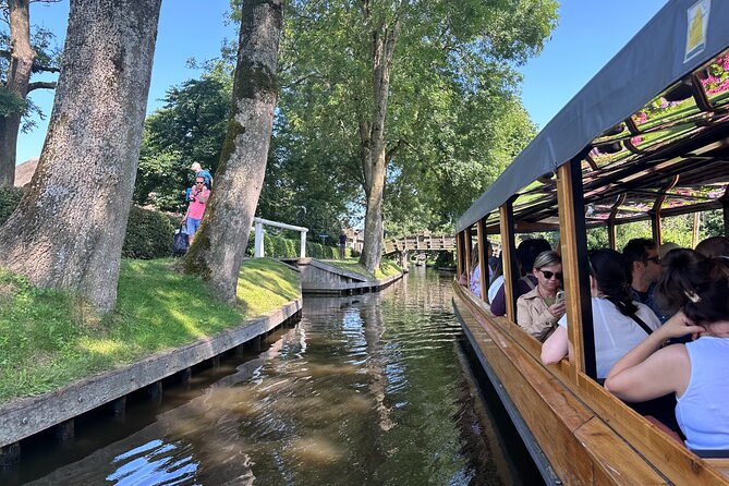 From Amsterdam: Giethoorn Day Trip with Canal & Village Tour - Lunch in Giethoorn: The Hidden Logistics Win