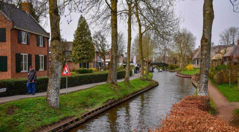 From Amsterdam: Giethoorn Guided Day Trip with Canal Cruise - Key highlights