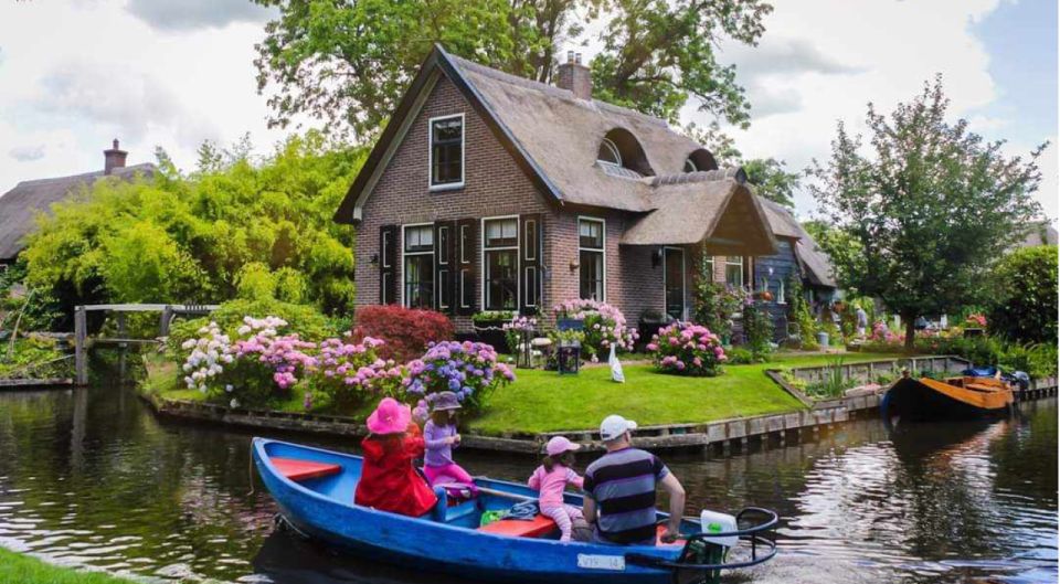 From Amsterdam: Giethoorn Guided Day Trip with Canal Cruise - The coach ride: stories you’ll actually use once you arrive