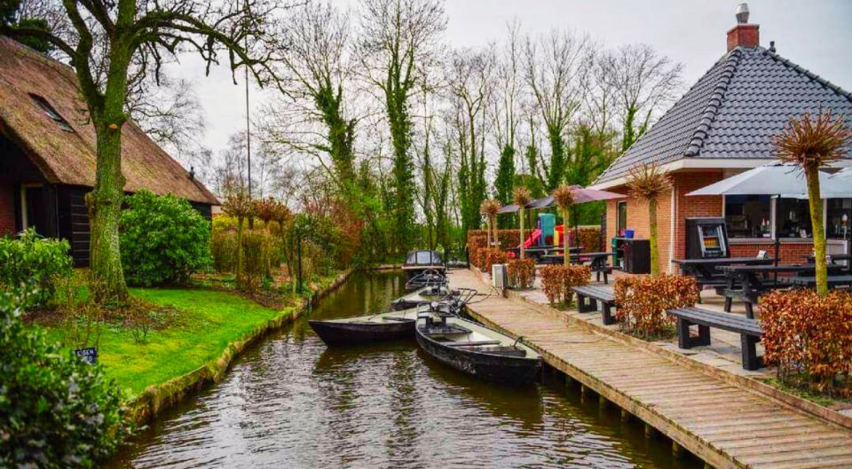 From Amsterdam: Giethoorn Guided Day Trip with Canal Cruise - Walking Giethoorn with a guide: what to look for