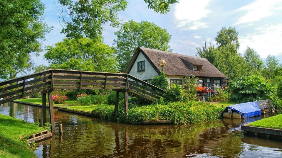 From Amsterdam: Giethoorn Sightseeing Tour and Canal Cruise - Key highlights at a glance