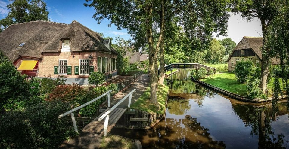 From Amsterdam: Giethoorn Sightseeing Tour and Canal Cruise - Lunch and free time: how to use your 2 hours on land