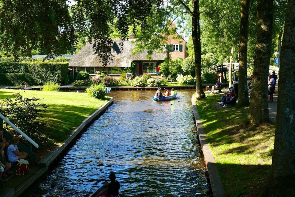 From Amsterdam: Private Tour to Giethoorn with Canal Cruise - Canal cruise time: the best way to see the farms and bridges