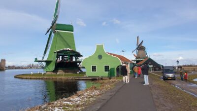From Amsterdam: Small Group Zaanse Schans and Volendam Tour - Zaanse Schans windmill village: clogs, workshops, and cheese demos