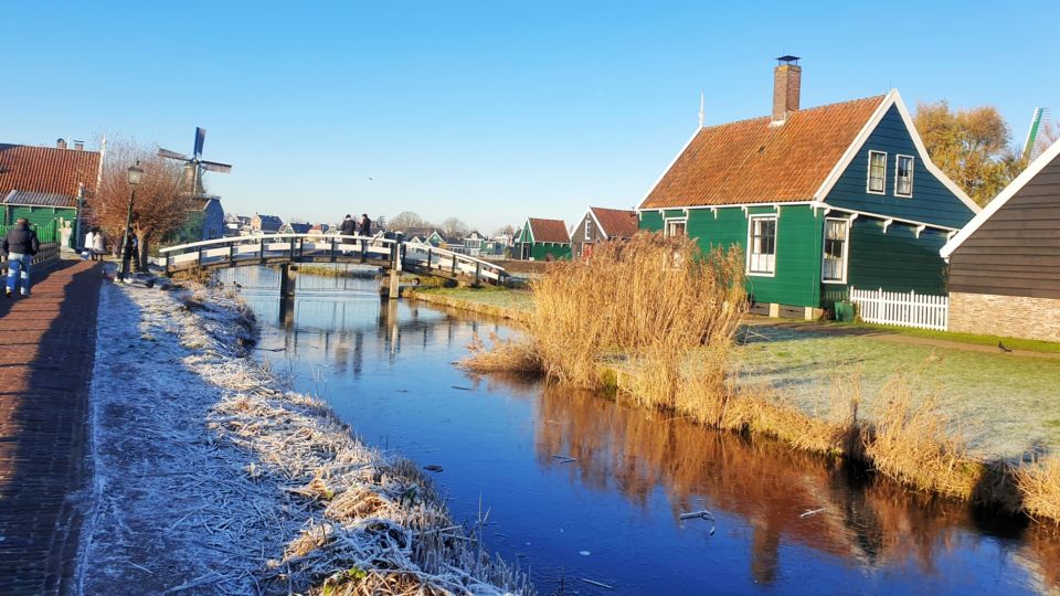 From Amsterdam: Small Group Zaanse Schans and Volendam Tour - Walking time and practical comfort tips