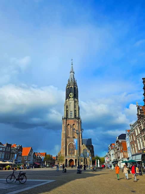 From Amsterdam: Tulip Tour Keukenhof & City Tour Delft - Lunch break and free time inside Keukenhof: use it like a pro