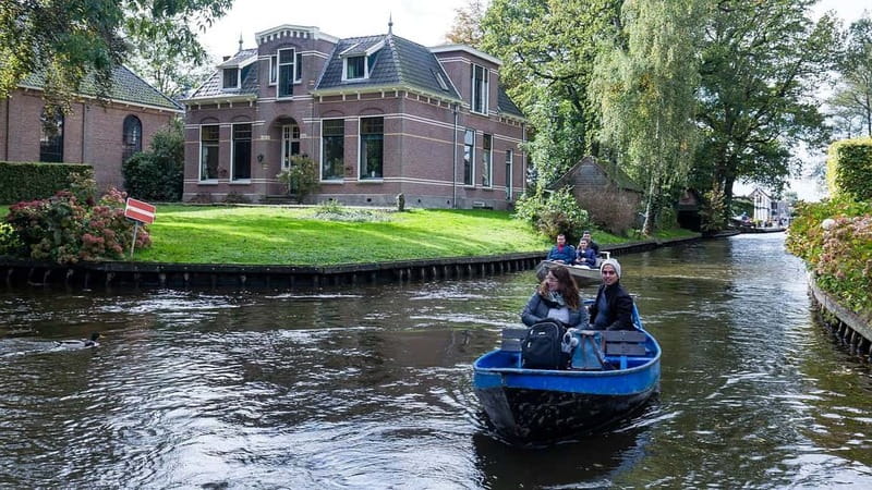 From Amsterdam: Zaanse Schans and Giethoorn Countryside Trip - Should you book this Zaanse Schans and Giethoorn day trip?