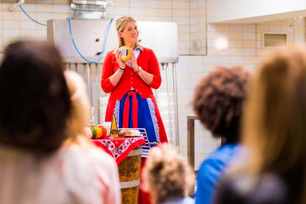 From Amsterdam: Zaanse Schans, Volendam, and Marken Day Trip - The cheese factory stop: the closer-to-the-source moment