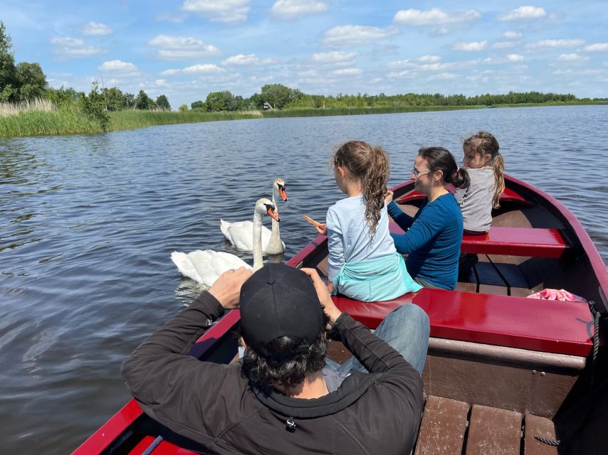 Giethoorm & Exploring the North of The Netherlands Tour - Getting out of Amsterdam smoothly in an air-conditioned minivan