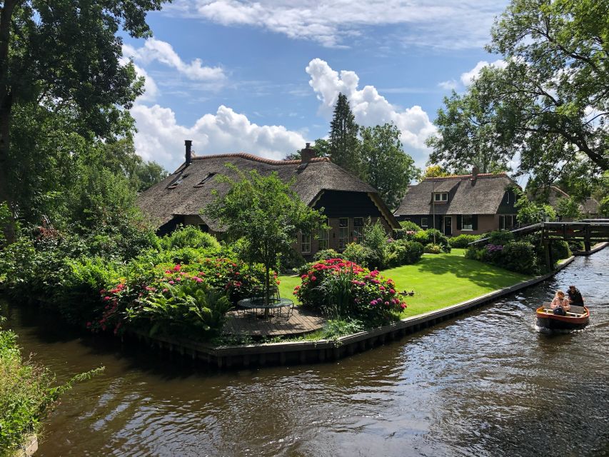 Giethoorm & Exploring the North of The Netherlands Tour - Giethoorn’s car-free center and the punter boat hour