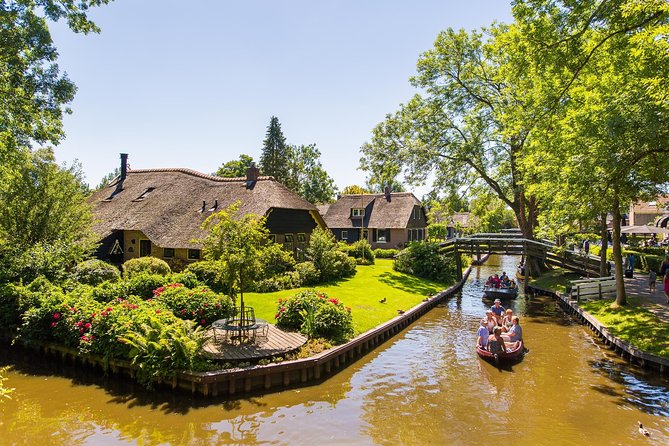 Giethoorn and Afsluitdijk Day Trip from Amsterdam with Boat Trip - Afsluitdijk: why the photo stop still matters