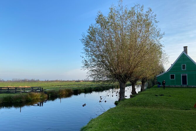 Giethoorn and Zaanse Schans Day Tour Small Group Incl. Boat Ride - Giethoorn: the car-free canals that earn the nickname Little Venice