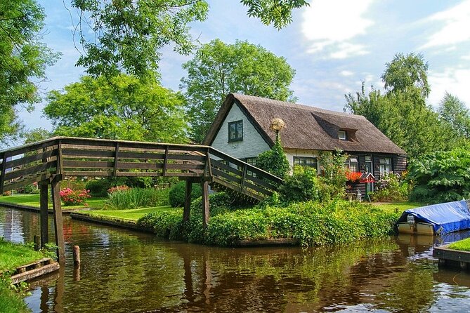 Giethoorn Day Trip from Amsterdam With Cruise and Cheeseplatter - Your free time in Giethoorn: where to spend your 2.5 hours