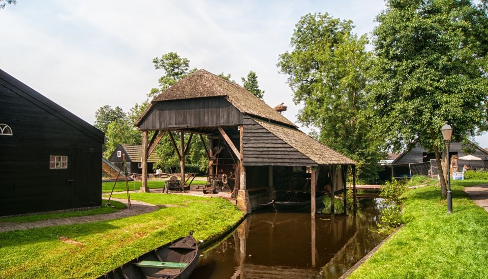 Giethoorn: Private Day Trip with Boat Tour from Amsterdam - The guided village walk: getting your bearings fast