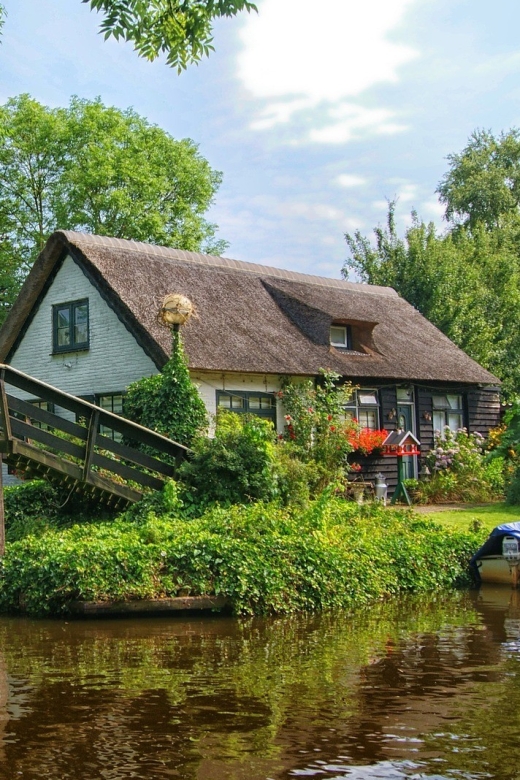 Giethoorn: Private Day Trip with Boat Tour from Amsterdam - Free time in Giethoorn: photos, small shops, and breathing room