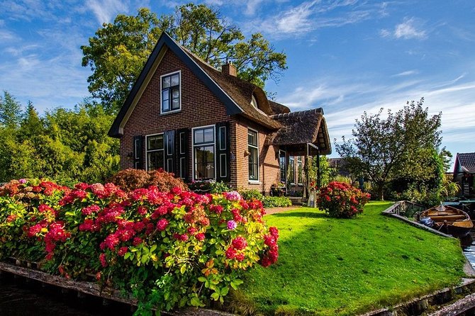 Giethoorn Private Tour & Boat Trip - Giethoorn Without the Stress: A Calm Amsterdam Escape