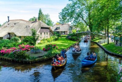 Giethoorn Private Tour & Boat Trip - Luxury Mercedes Pickup and the Driver-Guide Difference