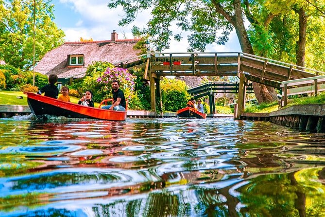 Giethoorn Private Tour & Boat Trip - Practical Tips for Getting the Best Day in Giethoorn
