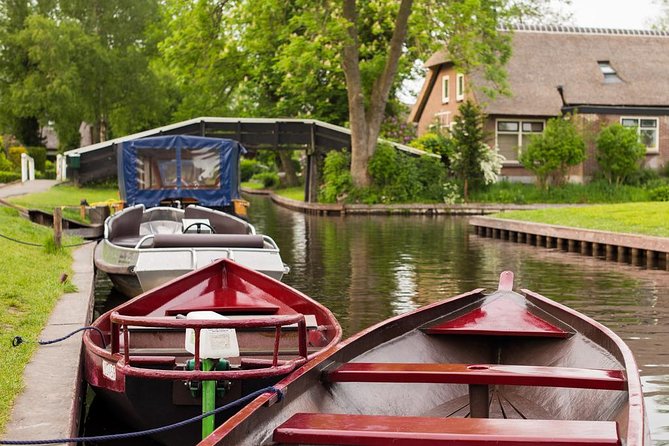 Giethoorn Private Tour Guide Giethoorn in luxury Jaguar S Type - Price and value: $833.99 for up to 4, in a private luxury format
