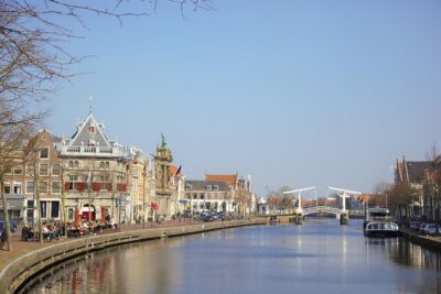 Guided Food Tour Haarlem (4-8 guests) - Old City - Stop 1 experience at Grote Markt: walking with purpose